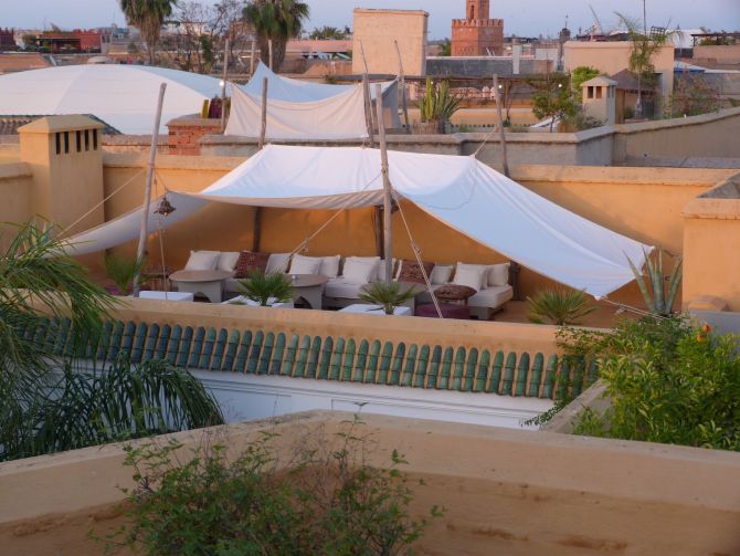 Riad-talaa12-tente-berbere-sur-les-toits