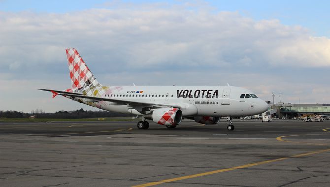 volotea-a319-roulage