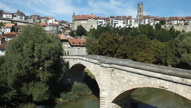 Fribourg pont entre vieille et basse ville