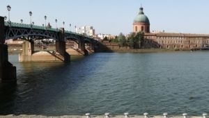 Toulouse Garonne et Hotel Dieu