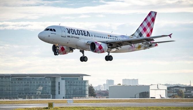 Volotea A319 landing TLS